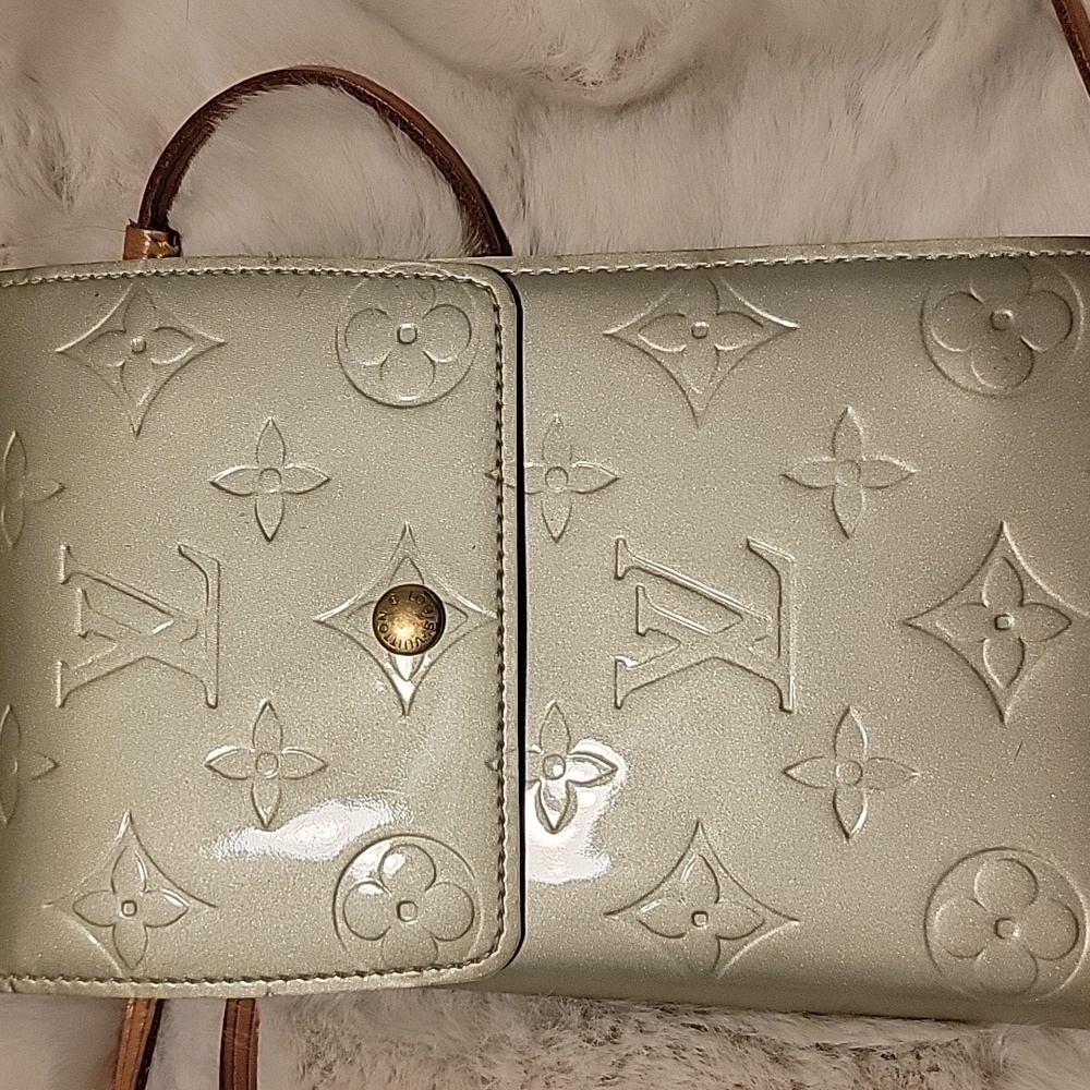 Louis Vuitton Seafoam Green Trifold  Vernis Walker Crossbody - Picture 2 of 13